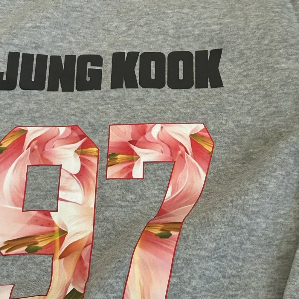BTS Jung Kook 97 hoodie sweater S/M - Picture 7 of 7